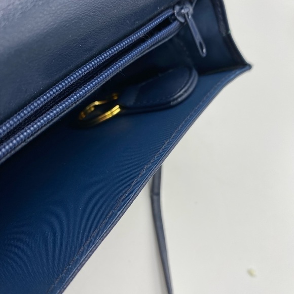 Buxton Crossbody Bag Purse Wallet
Clutch Blue Leather Card Holder Purse Bag - Picture 7 of 15